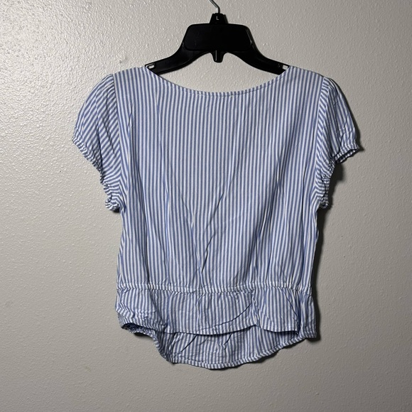 Hollister Women Blue and White Flutter Sleeve Tie Front Blouse size S - Picture 4 of 6
